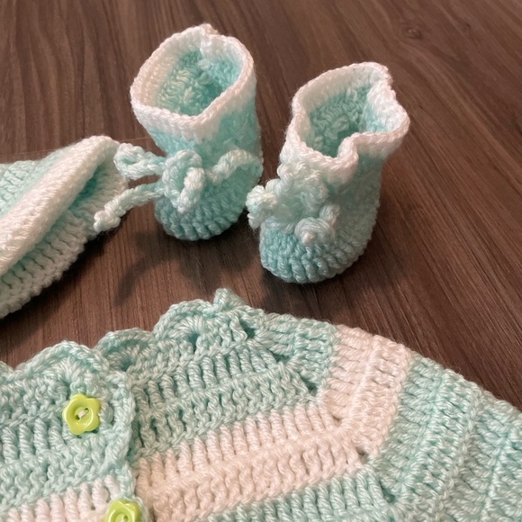 Handmade Baby Crochet Set booties , hat, and jacket in Mint Green 0-3M - Picture 7 of 8